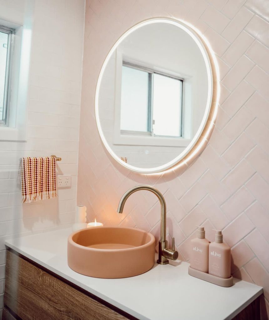 small-bathroom-design-ideas-large-mirrors