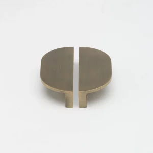 Lo & Co Isla Pull - Aged Brass