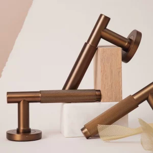 Lo & Co Linear Lever - Bronze