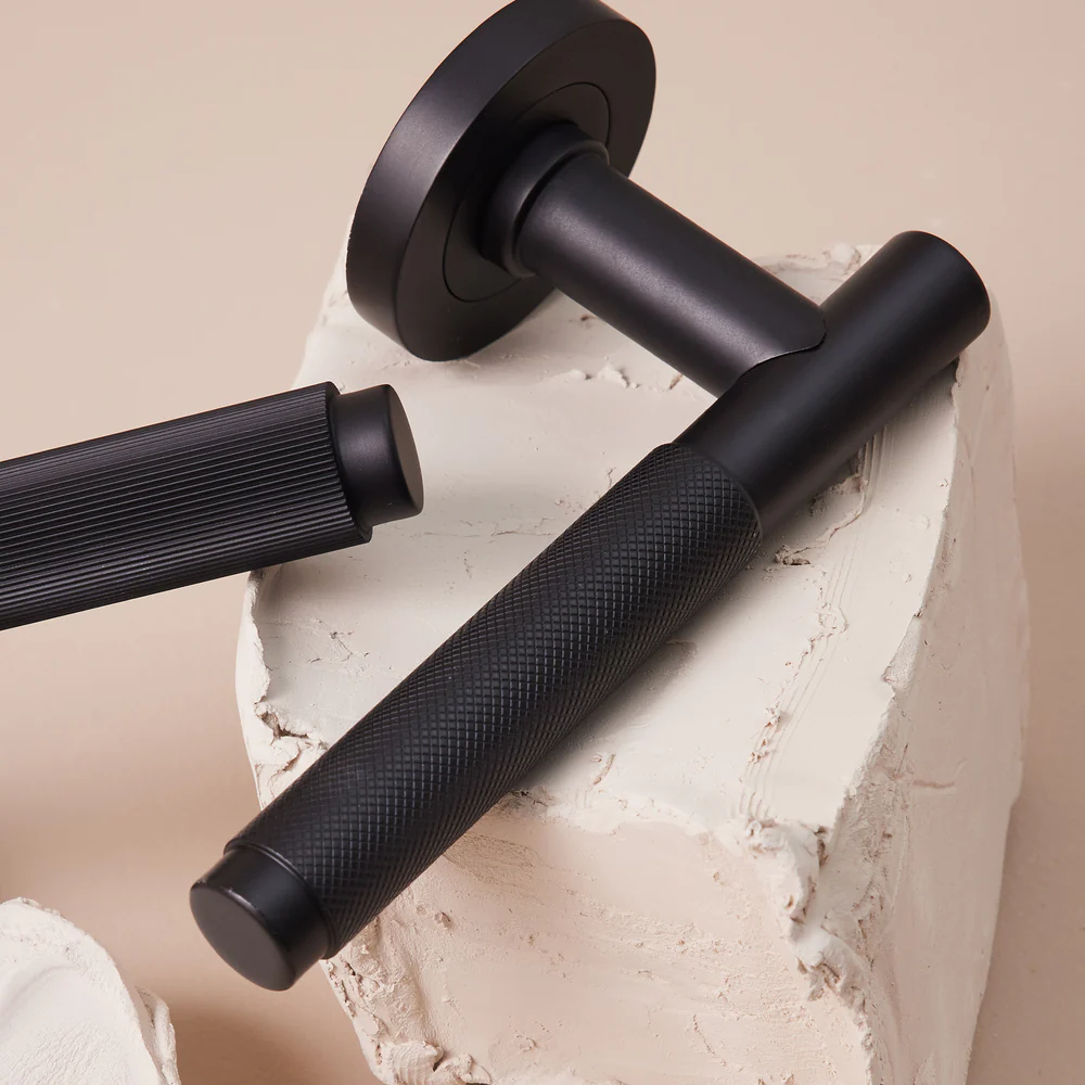 Lo & Co Kintore Lever - Black - Image 2