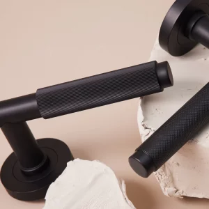 Lo & Co Linear Lever - Black
