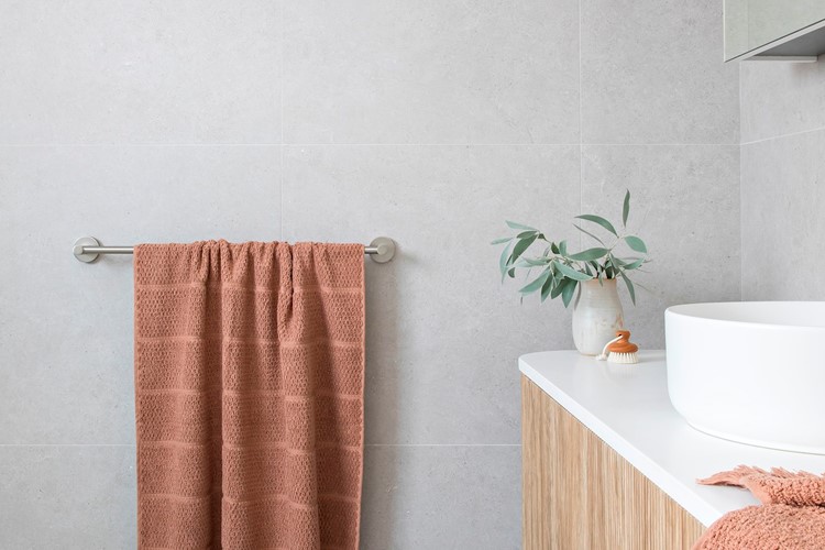 ADP Soul Single Towel Rail 900mm - Brushed Brass - Image 3