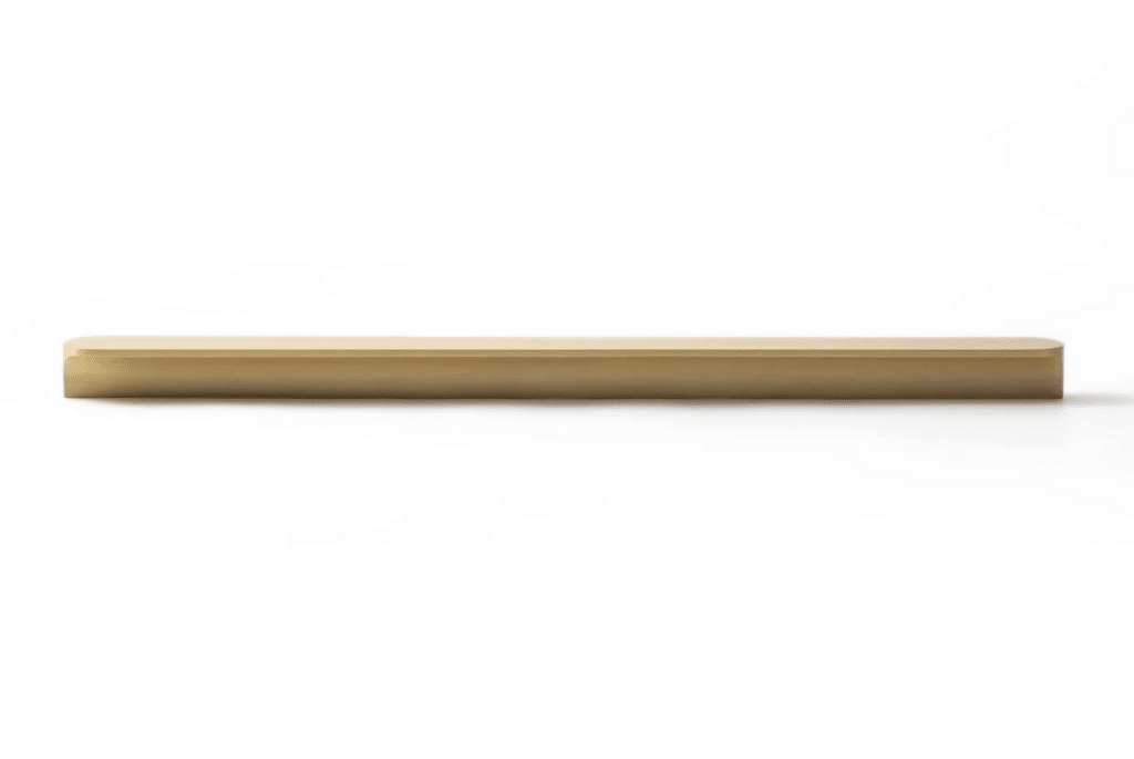 Lo and co carlisle pull - brass finish handle